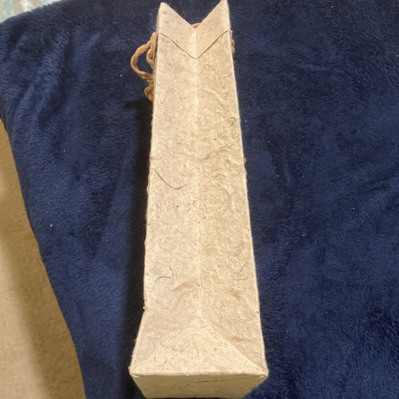 Sand Colored Textured Light Cardboard Double Wine Bottles Gift Bag - Picture 4 of 10